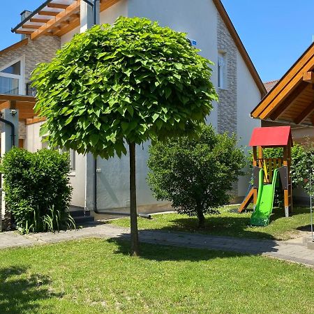Appartement Magyar Apartman Iii. à Hajdúszoboszló Extérieur photo