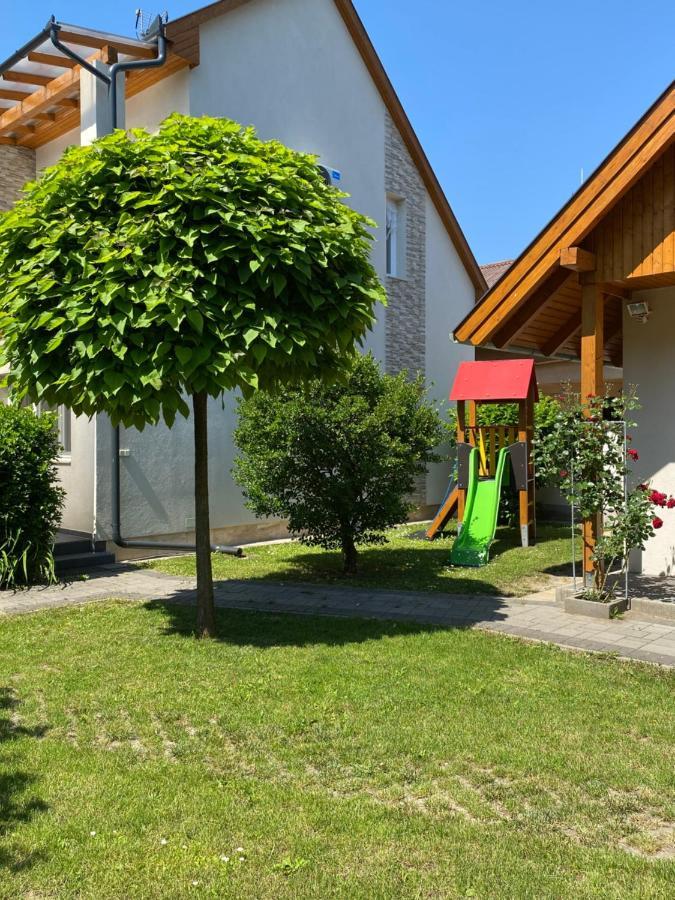 Appartement Magyar Apartman Iii. à Hajdúszoboszló Extérieur photo